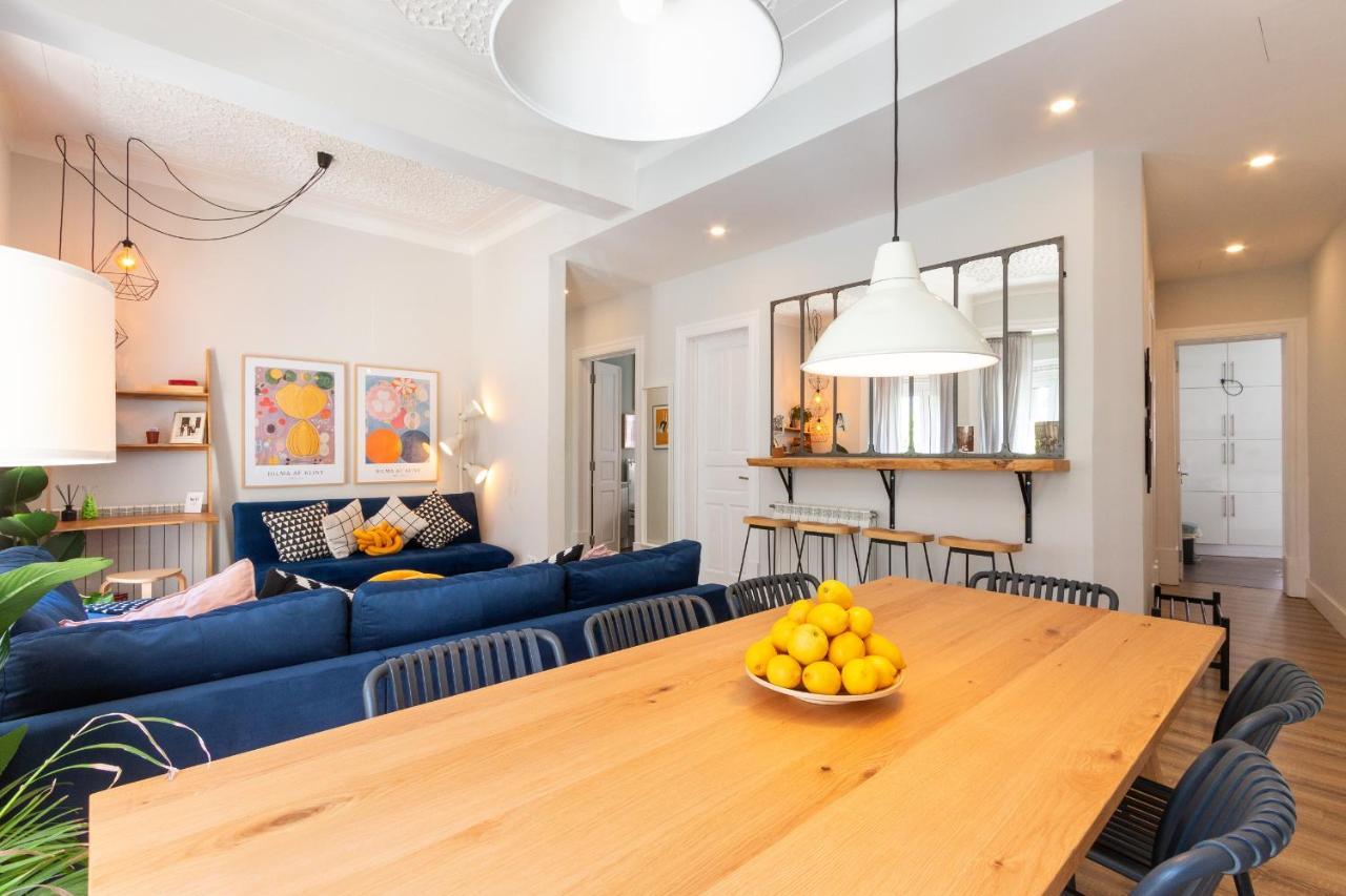 Ferienhaus Bright Center, 10m From Subway, 6 Rooms, Up To 20 Ppl