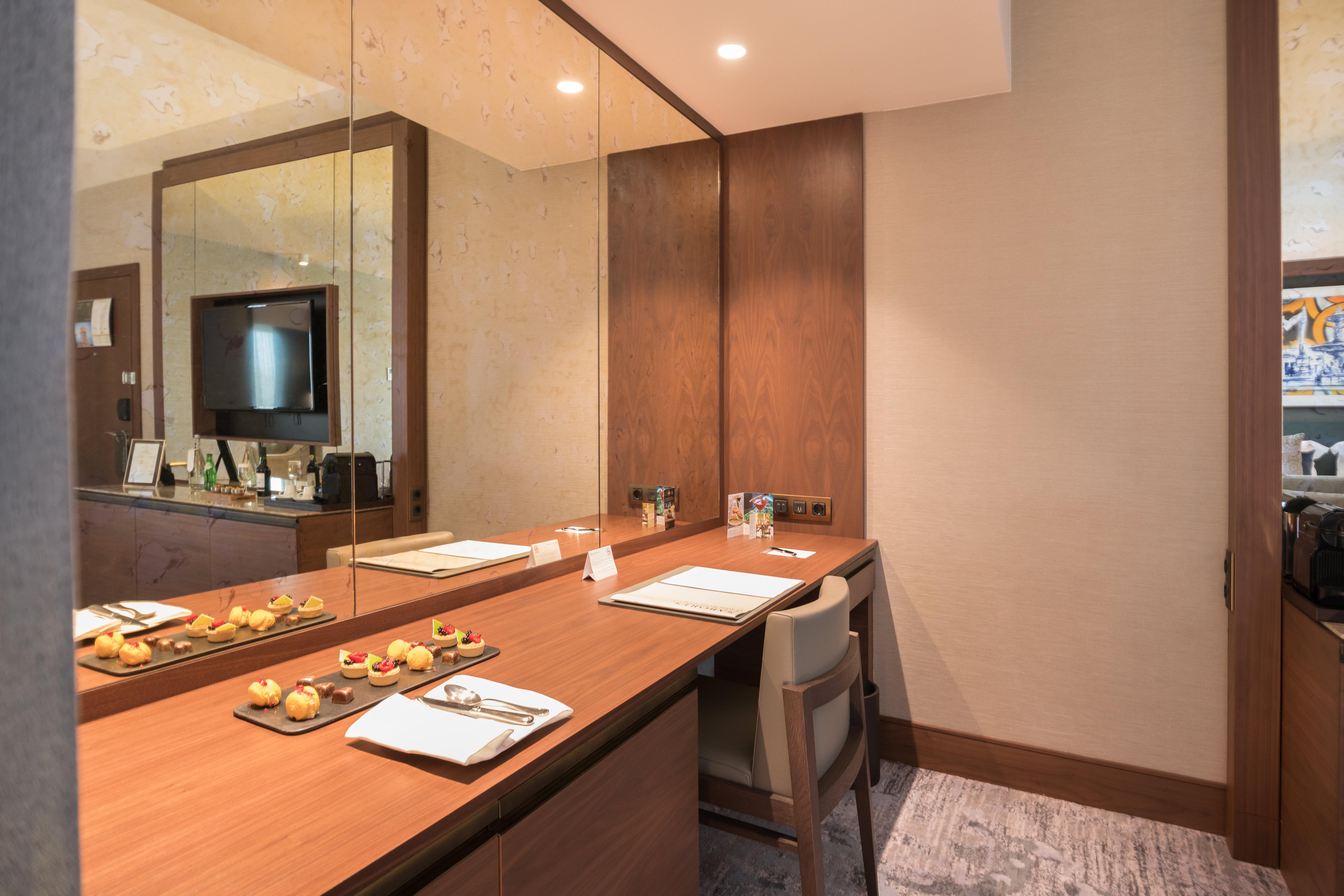 Intercontinental By Ihg Hotel