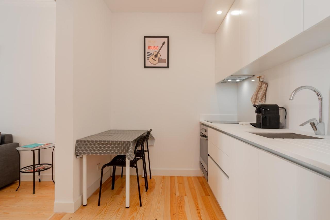 Charming Santos W/ Patio By Lovelystay Lisboa