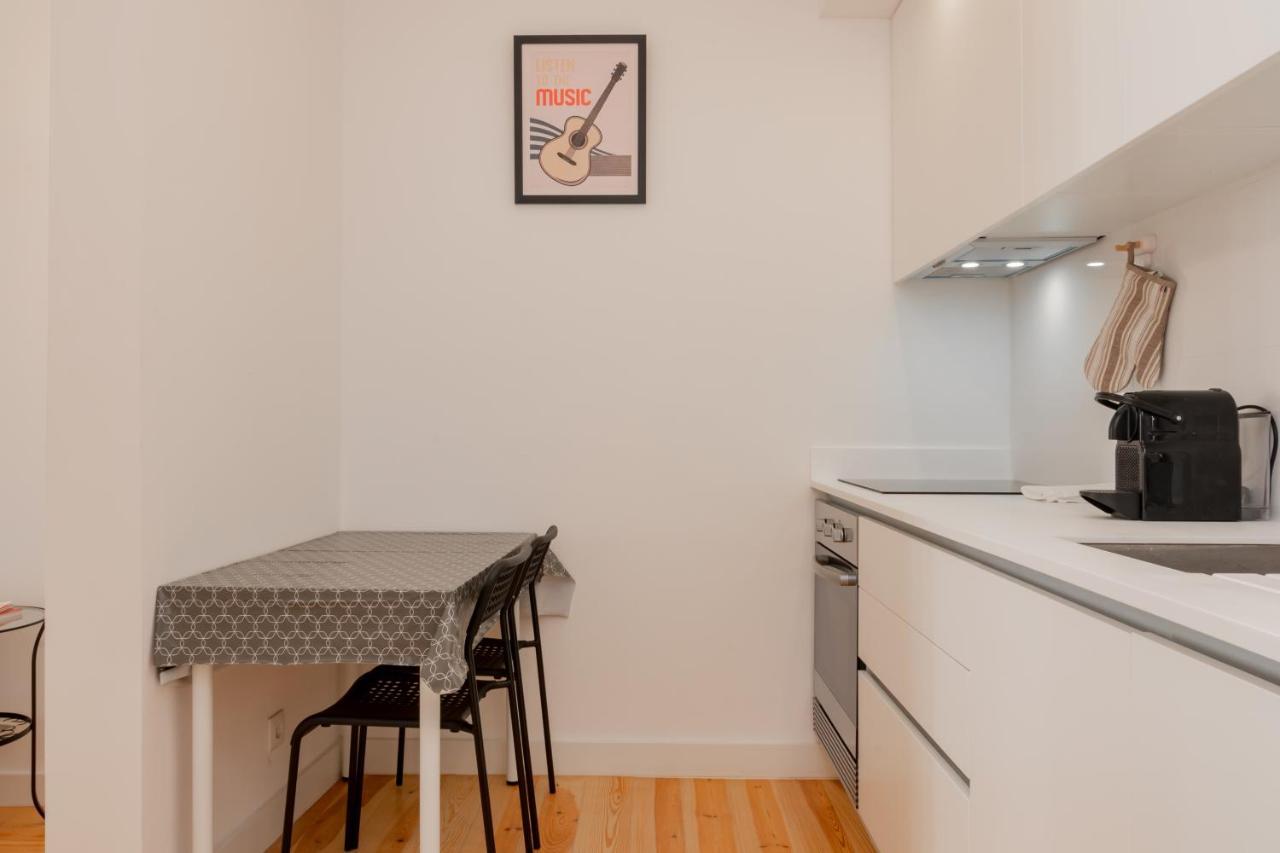 Charming Santos W/ Patio By Lovelystay *