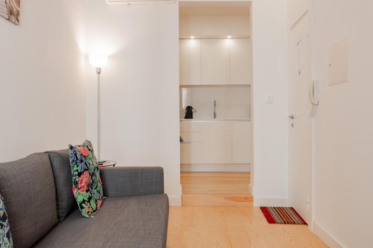 Charming Santos W/ Patio By Lovelystay