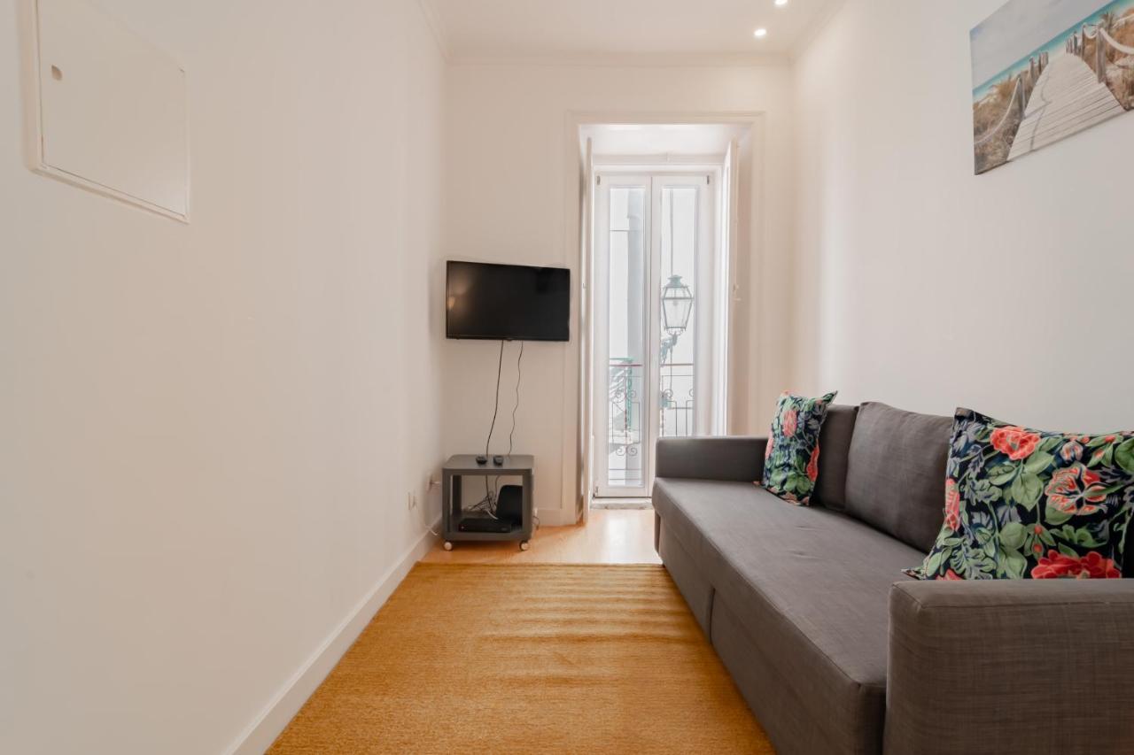 Charming Santos W/ Patio By Lovelystay