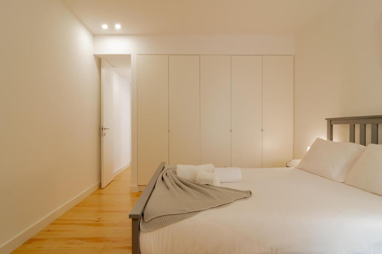 Charming Santos W/ Patio By Lovelystay *