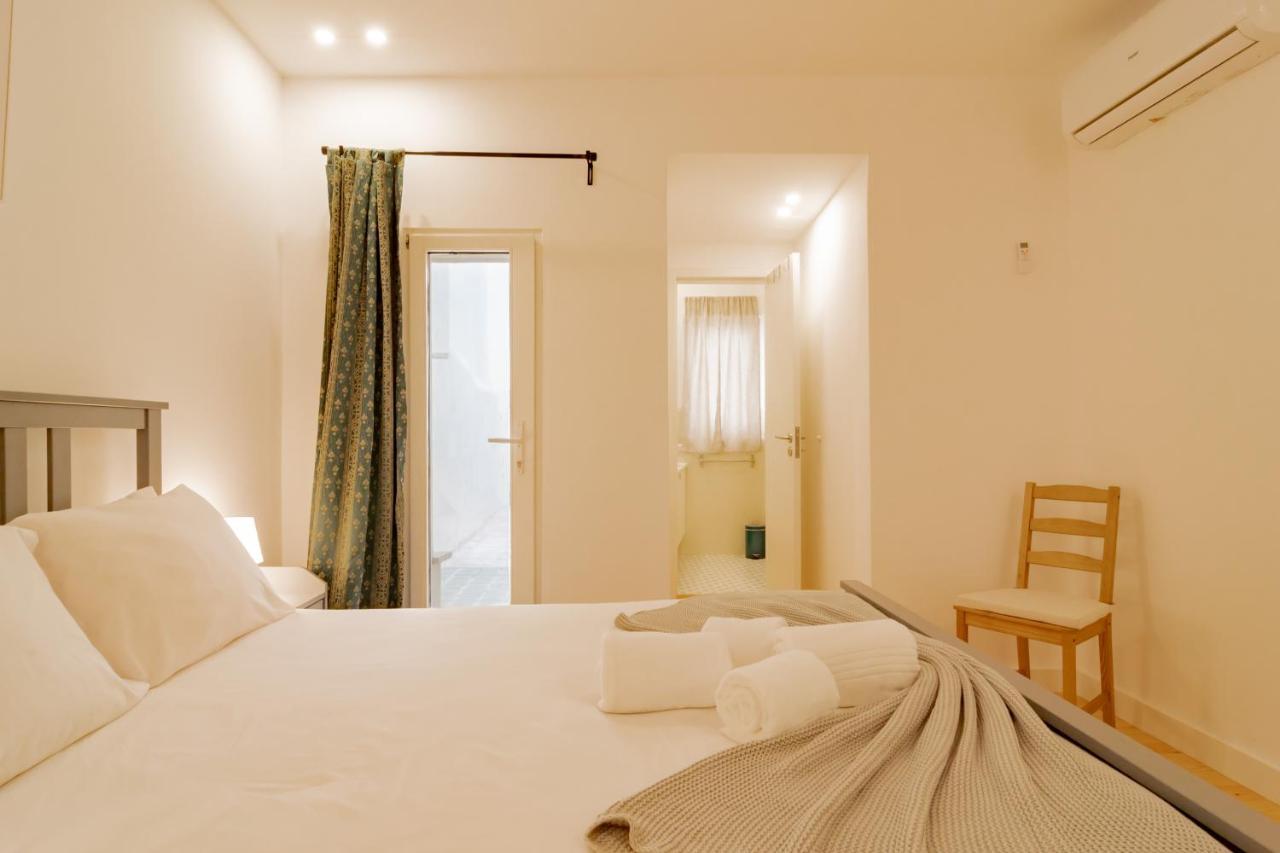 Charming Santos W/ Patio By Lovelystay