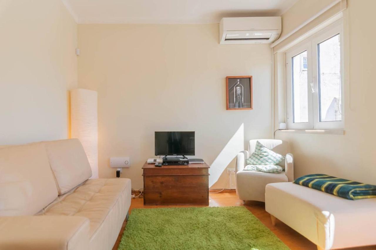 Appartement Cozy Two Bedroom In Santa Marinha Lisboa