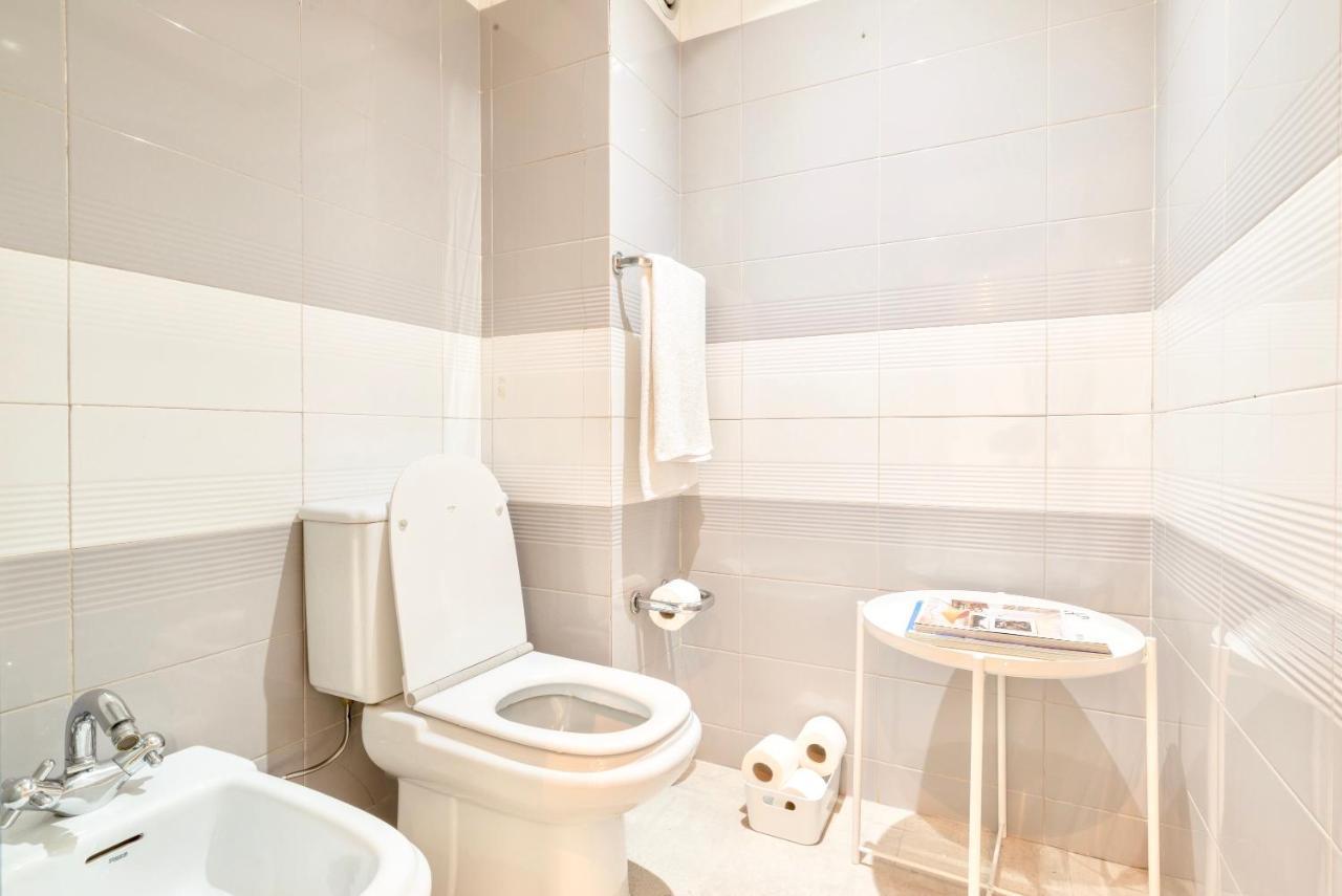 Swimming Pool With Private Parking Apartment Lissabon
