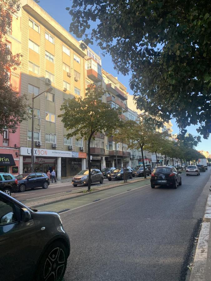 Apartamento - Almirante Reis *