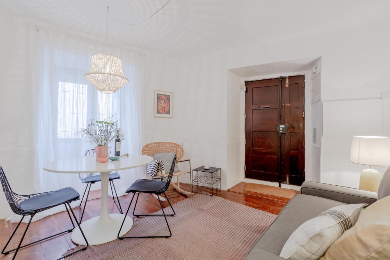 Typical Alfama Apartment, By Timecooler * Lisboa
