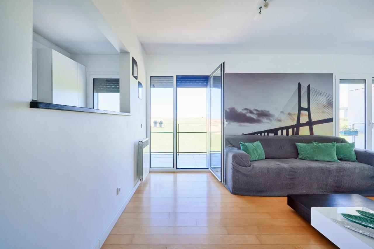 Bridge River @ Parque Nacoes Apartment Lissabon