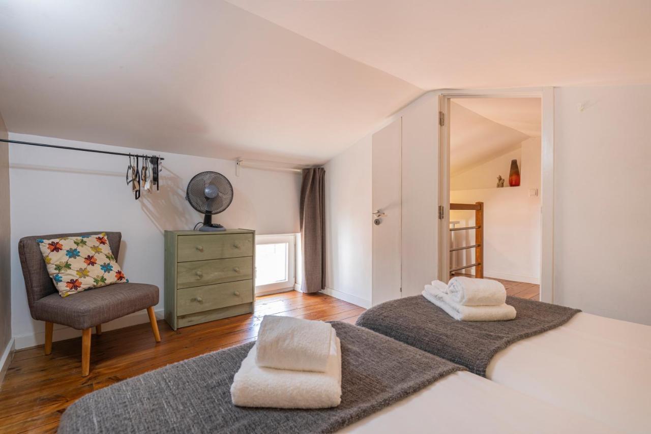 Alfama 2bdr Duplex W/ Balcony By Lovelystay Apartment