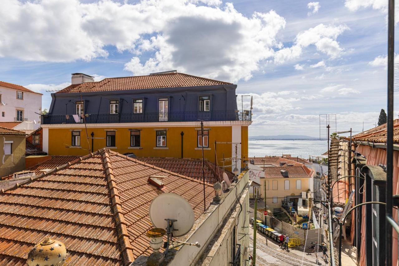 Alfama 2bdr Duplex W/ Balcony By Lovelystay *