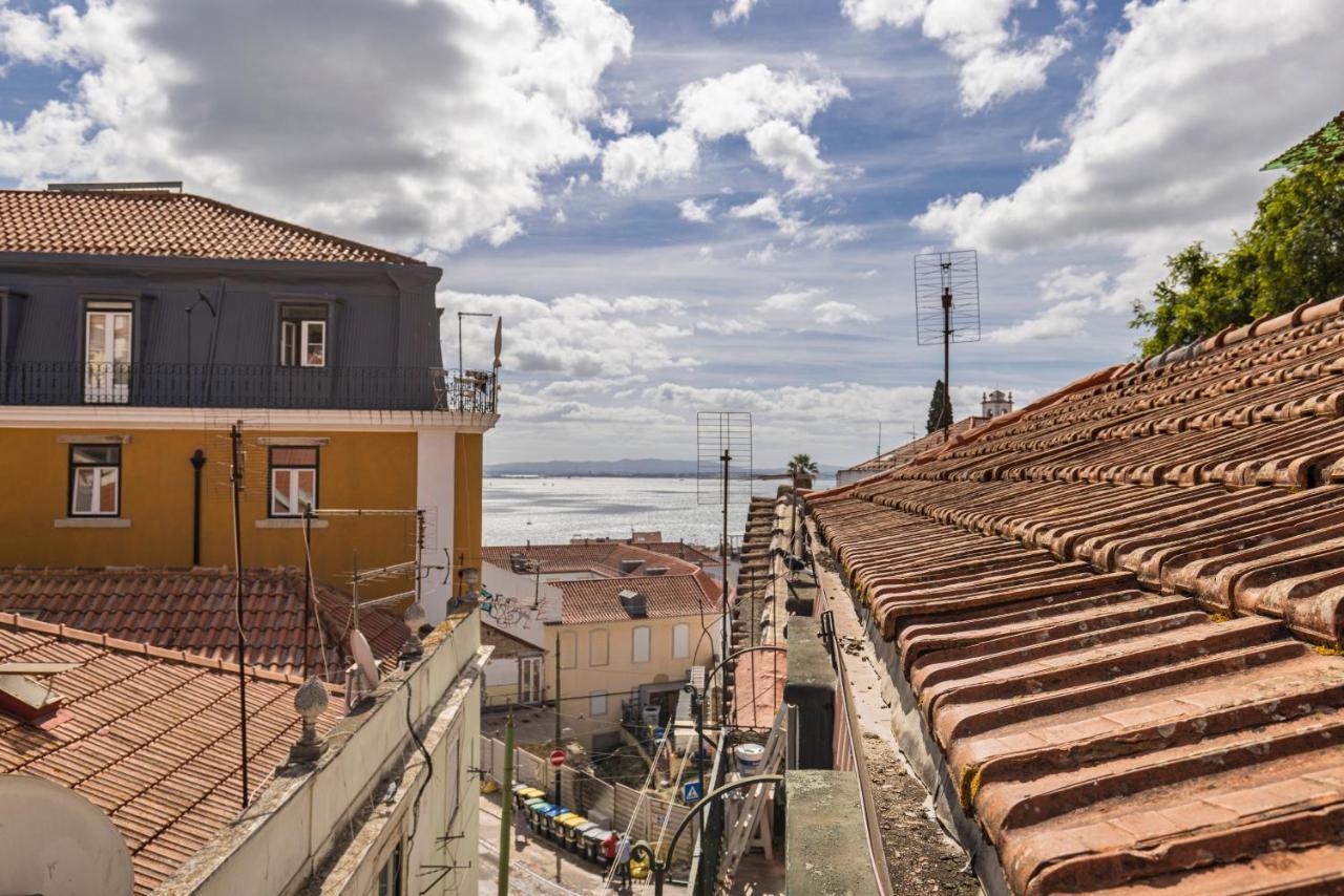 Alfama 2bdr Duplex W/ Balcony By Lovelystay *