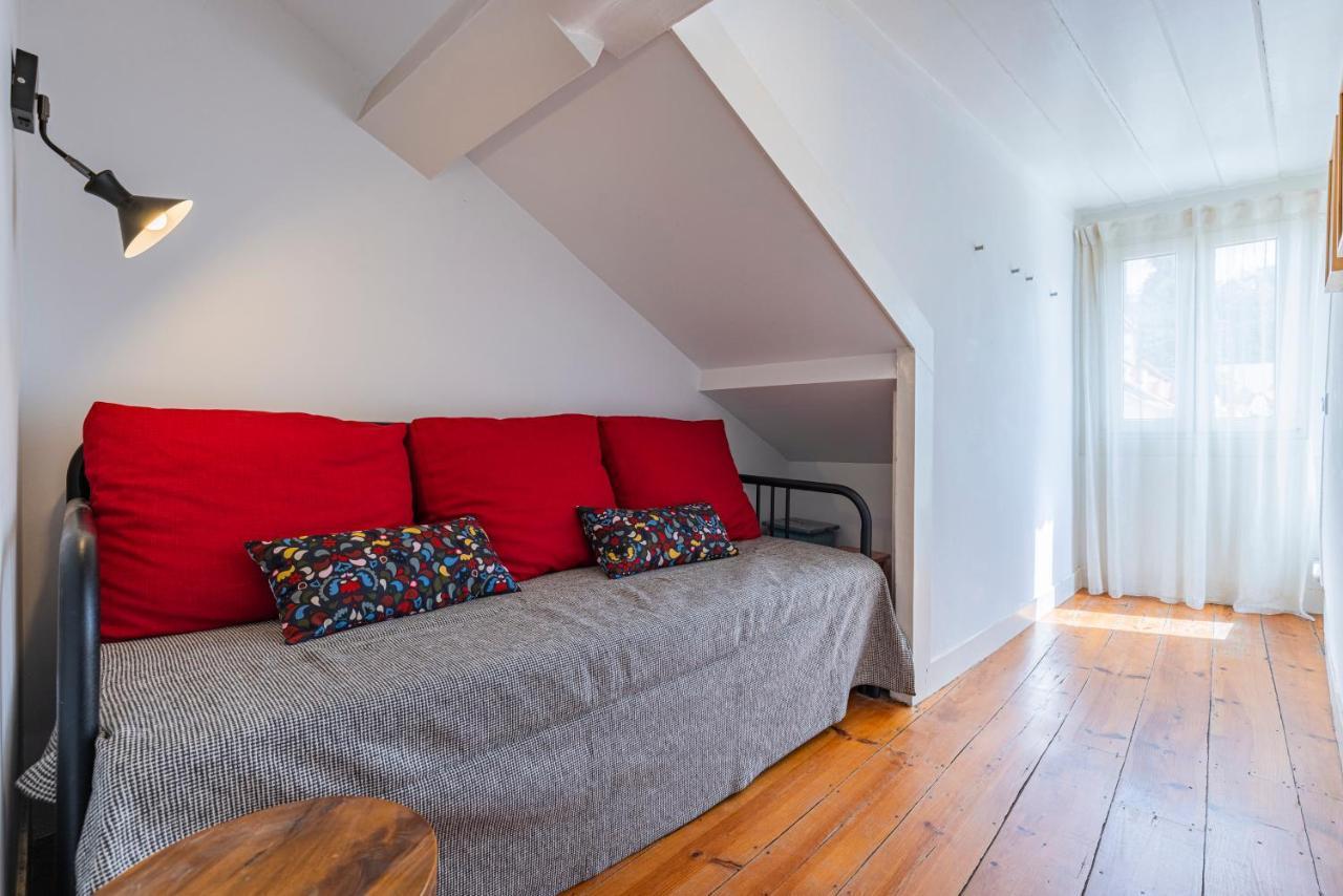 Alfama 2bdr Duplex W/ Balcony By Lovelystay *