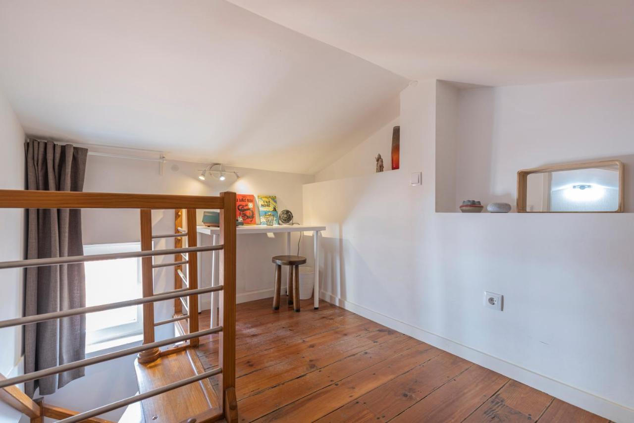 Alfama 2bdr Duplex W/ Balcony By Lovelystay Apartment