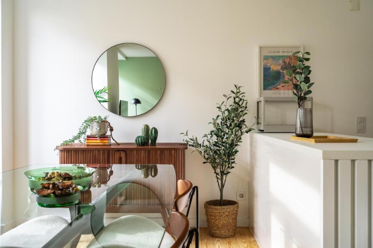 Whome Chic 2-bed Near Santos & Alcantara Perfect For Families & Couples Appartement Lisboa