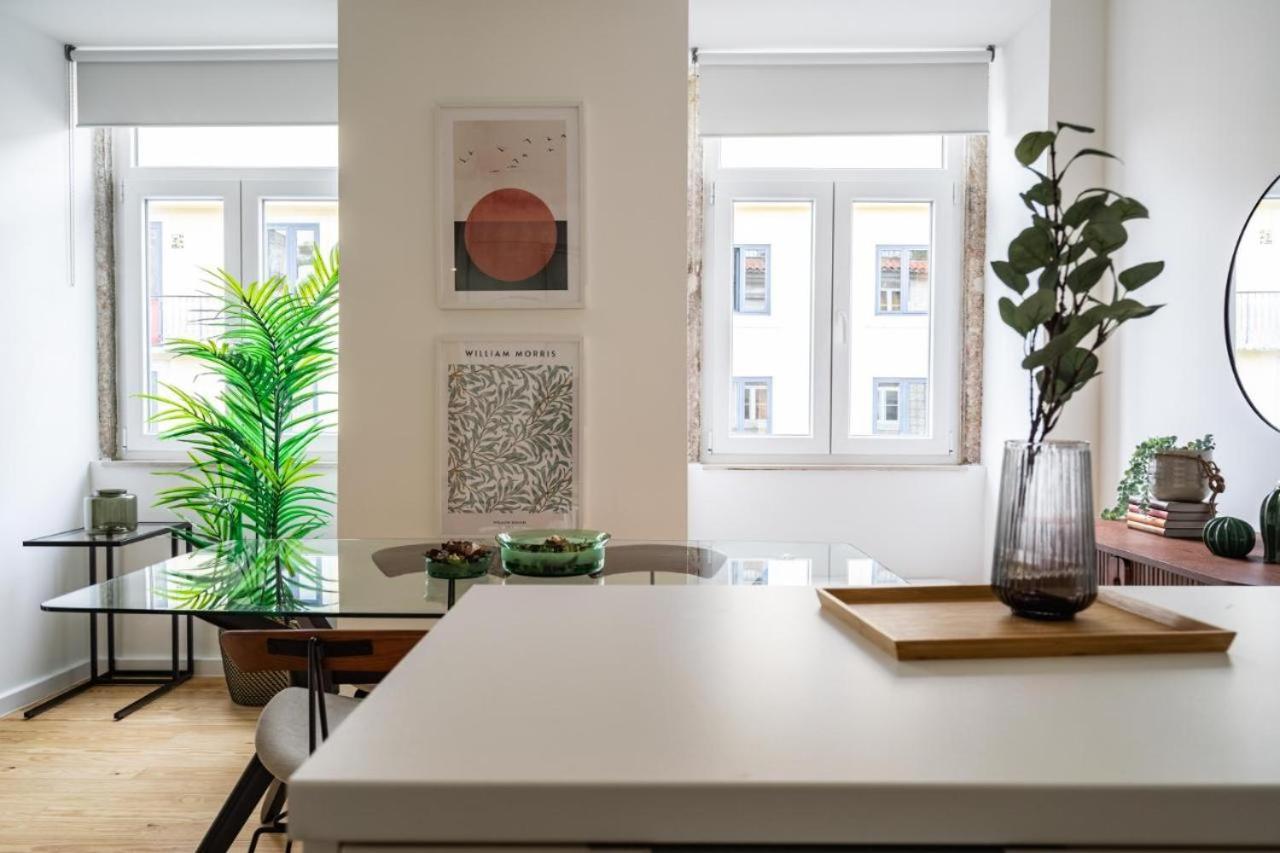 Whome Chic 2-bed Near Santos & Alcantara Perfect For Families & Couples Appartement Lisboa