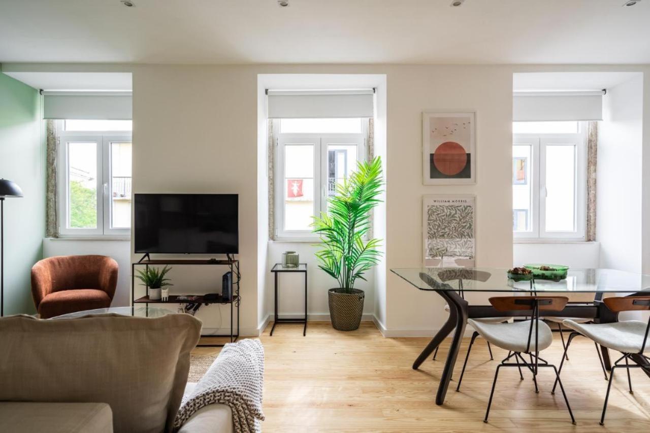 Whome Chic 2-bed Near Santos & Alcantara Perfect For Families & Couples Appartement