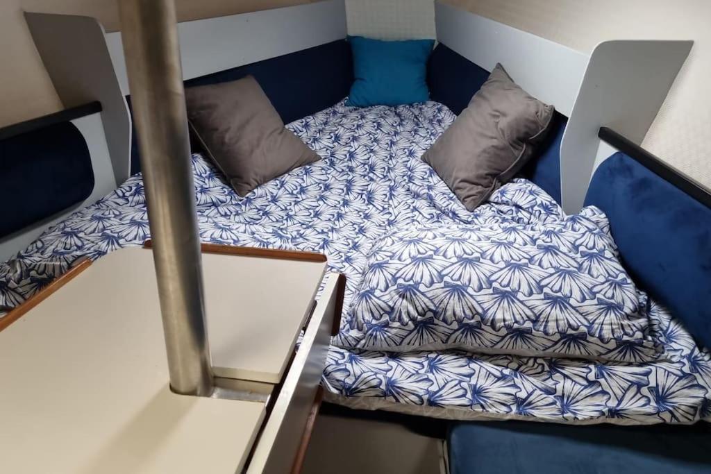 Num Veleiro Em Bateau-hôtel