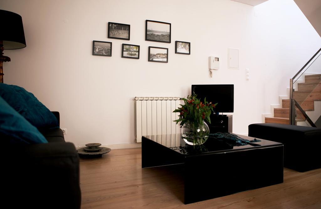 Triplex With Garage - Praca Flores Appartement Lissabon