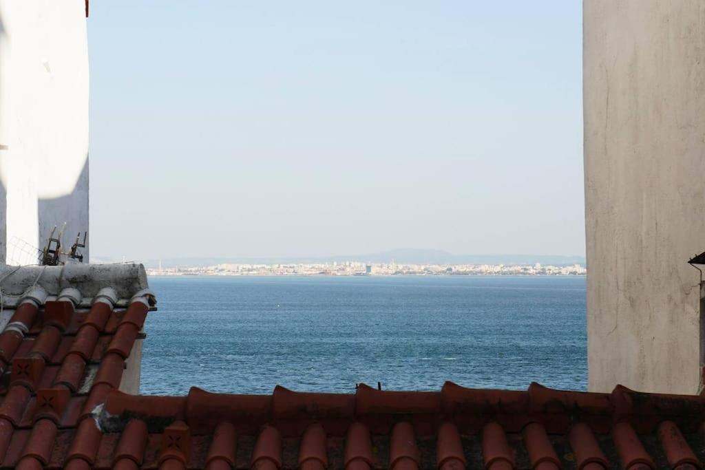 Two Bedroom In Historic Location! Close To The River Apartment Lissabon