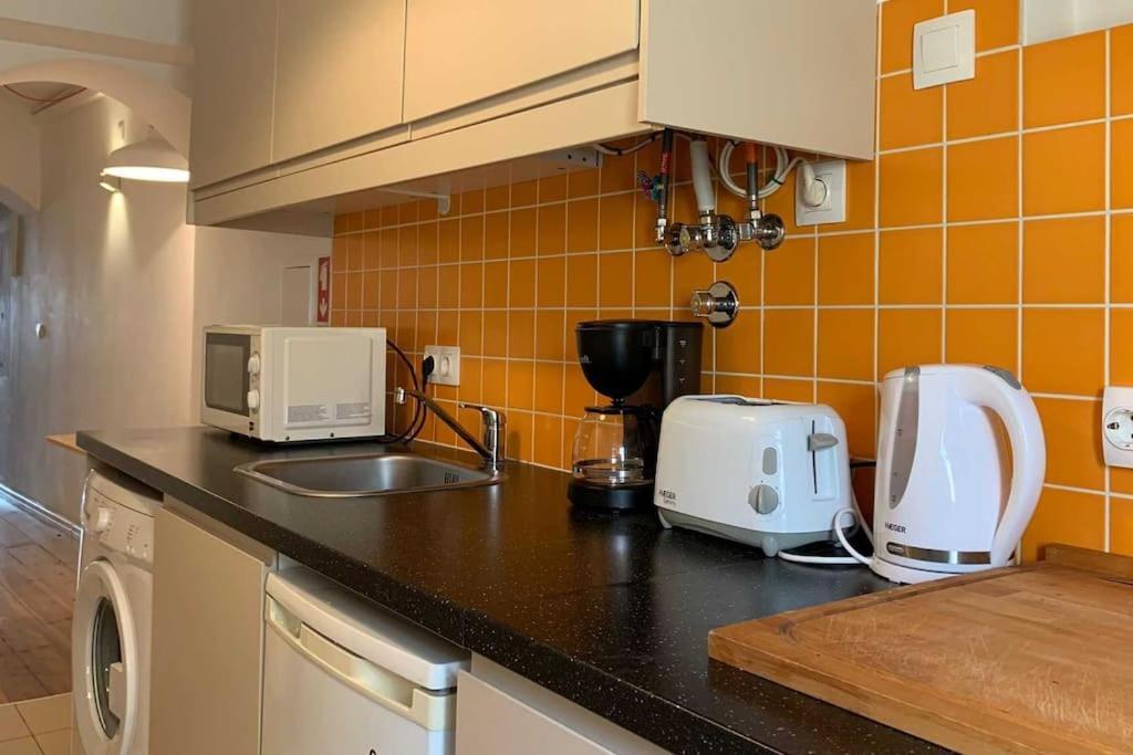 Apartment Two Bedroom In Historic Location! Close To The River