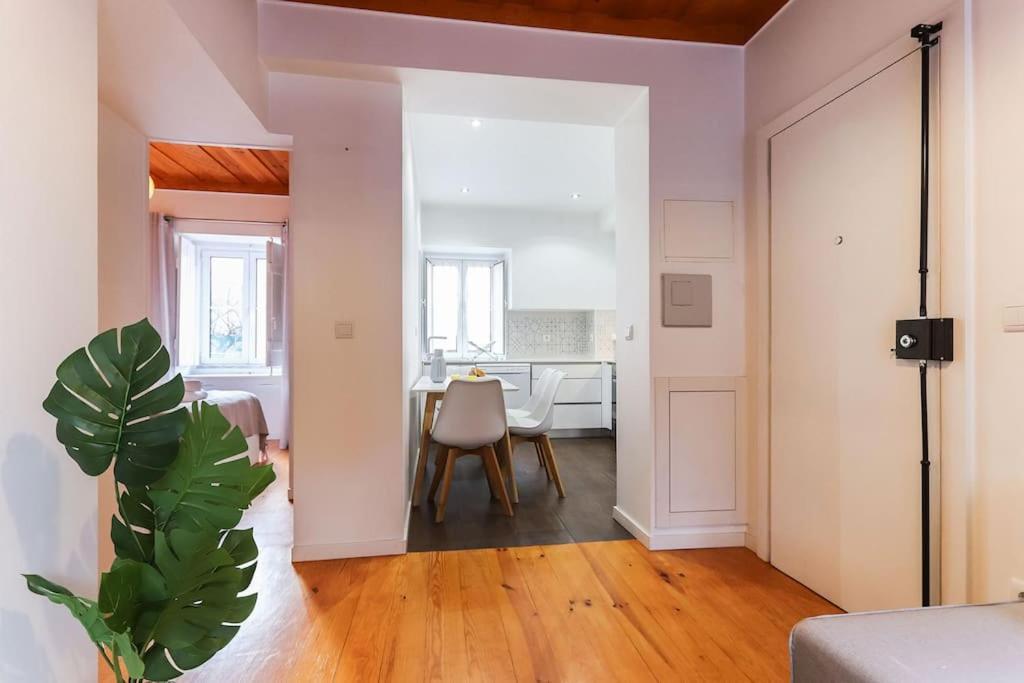 Portucale ! Campo Ourique Design W/ Balcony Appartement *