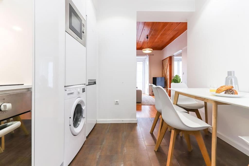 Portucale ! Campo Ourique Design W/ Balcony Appartement *