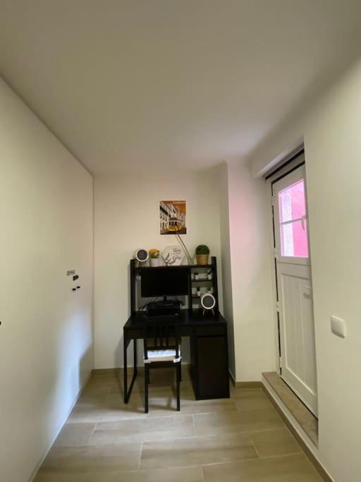 Artistic Digital Getaway - Patio & Great Location! Appartement *