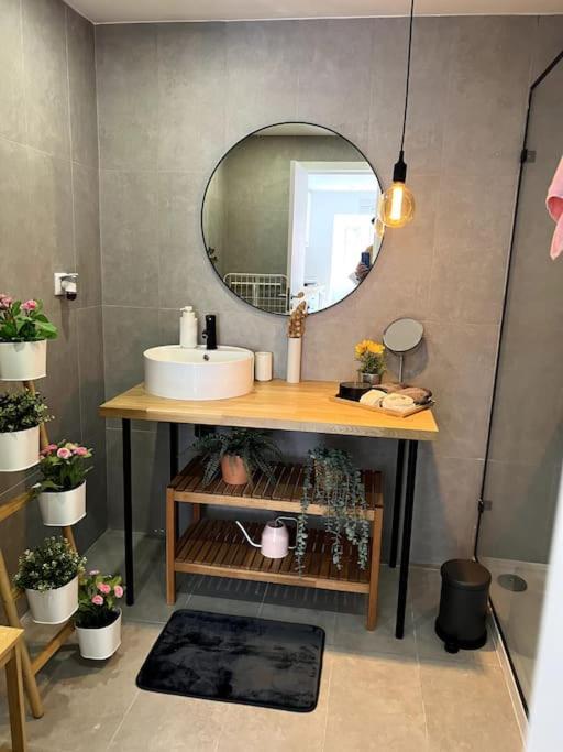 Luxury Artistic Digital Nomad Getaway W/ Terrace Appartement Lissabon