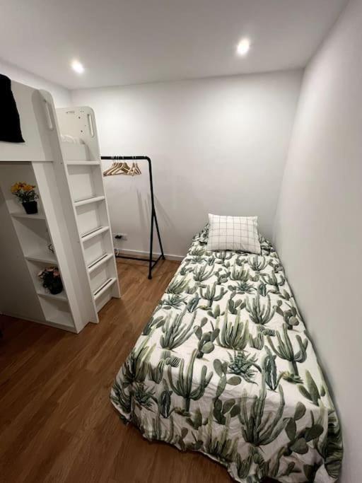 Luxury Artistic Digital Nomad Getaway W/ Terrace Appartement