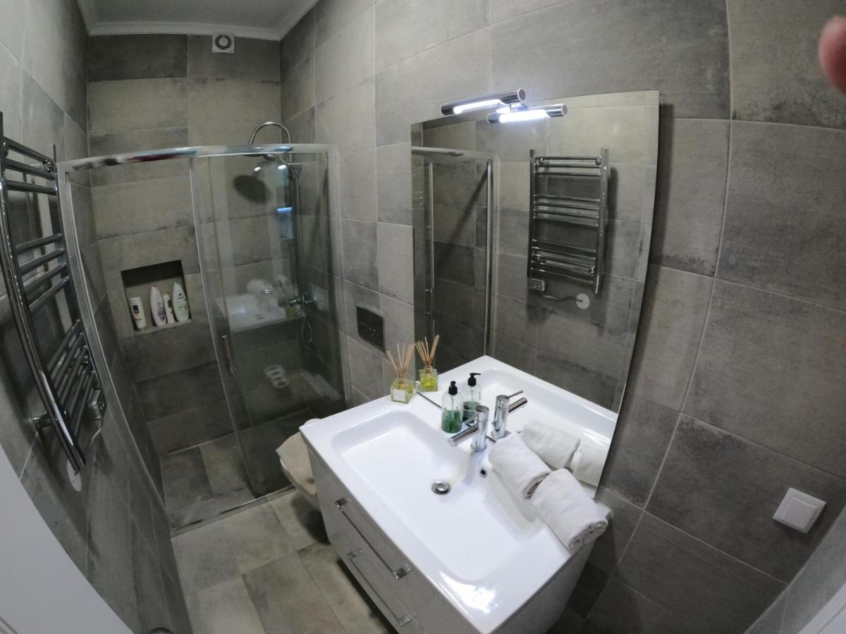 Apartment Lisbon, Renewed T1 With Pateo Near Martires Da Patria *