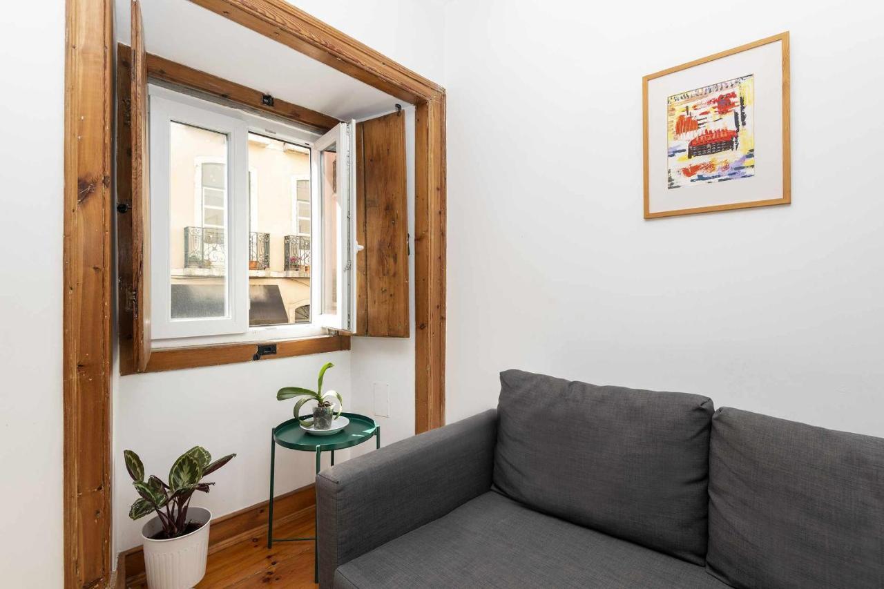 Typical Portuguese In Sao Bento Appartement
