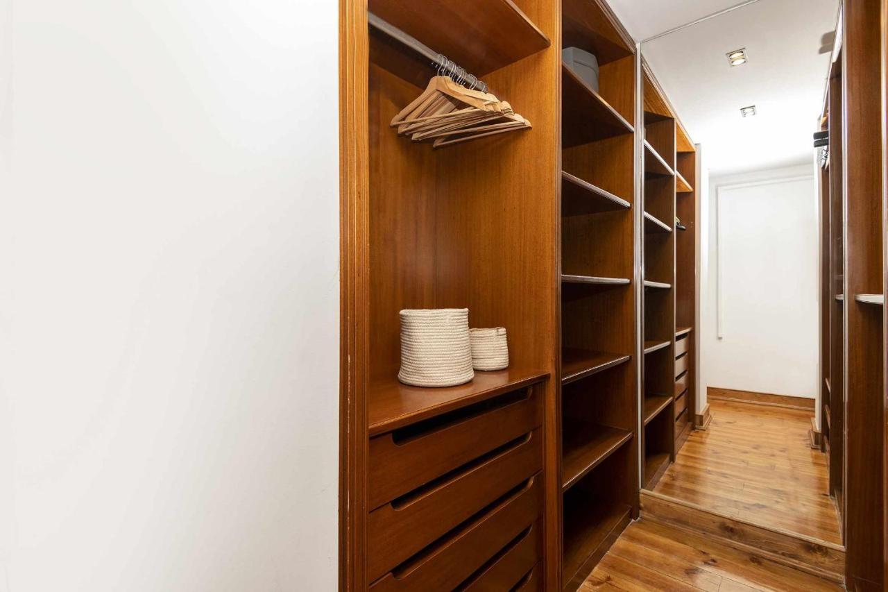 Typical Portuguese In Sao Bento Appartement