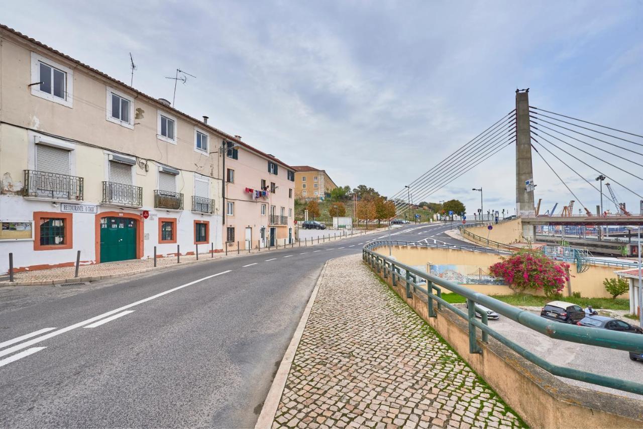 Cozy Flat In Santa Apolonia * Lissabon