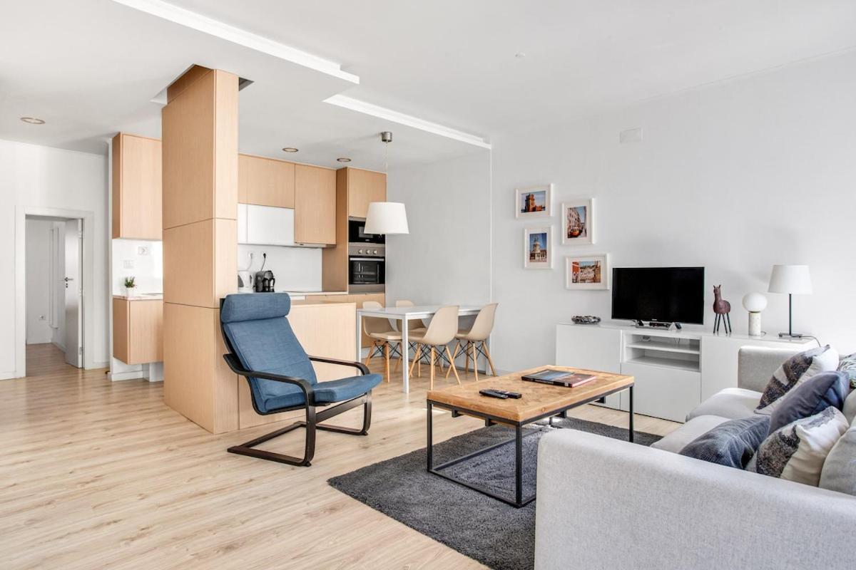 Apartment Modern 2 Bedroom In Estrela With Outside Terrace! Amazing For Families, Couples, Friends Lissabon