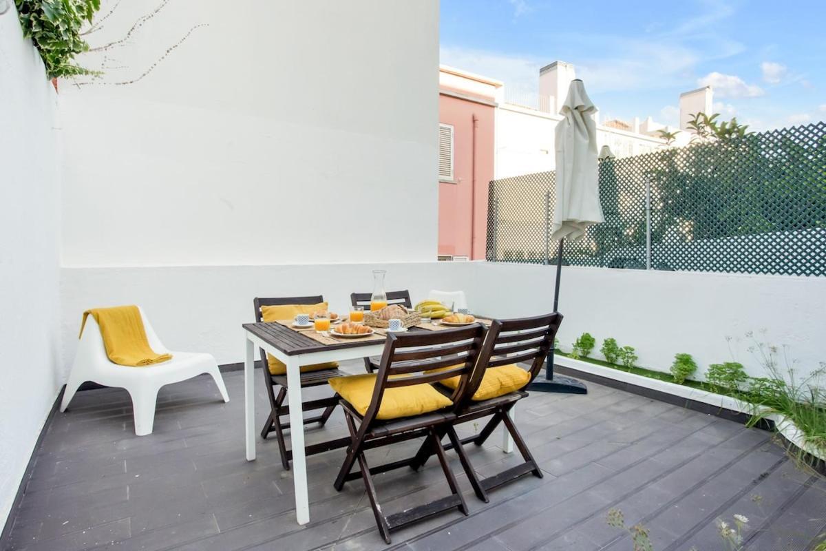 Apartment Modern 2 Bedroom In Estrela With Outside Terrace! Amazing For Families, Couples, Friends Lissabon