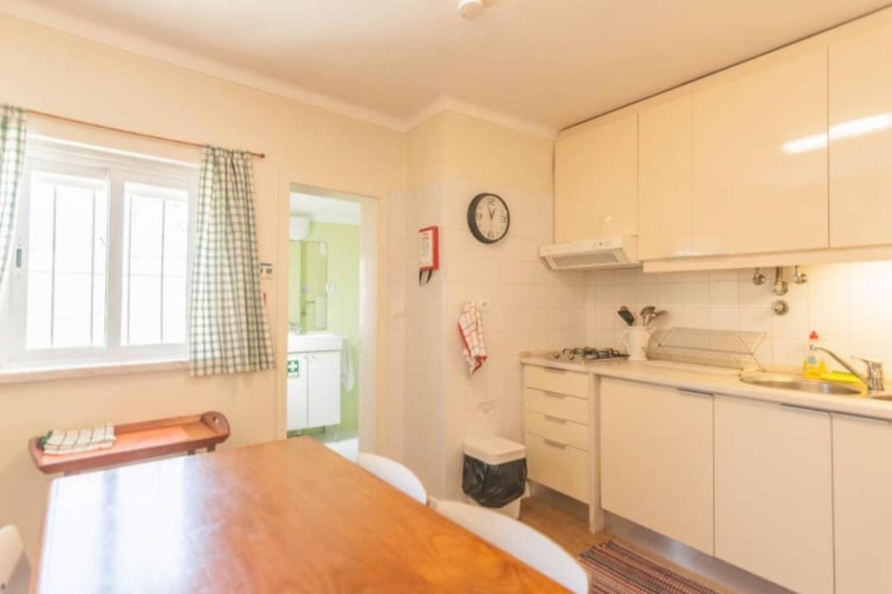Cozy Two Bedroom In Santa Marinha * Lisboa