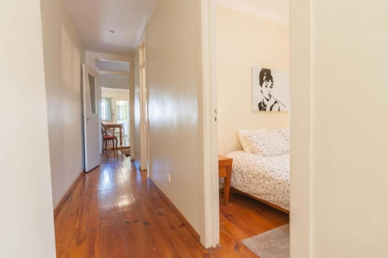 Cozy Two Bedroom In Santa Marinha