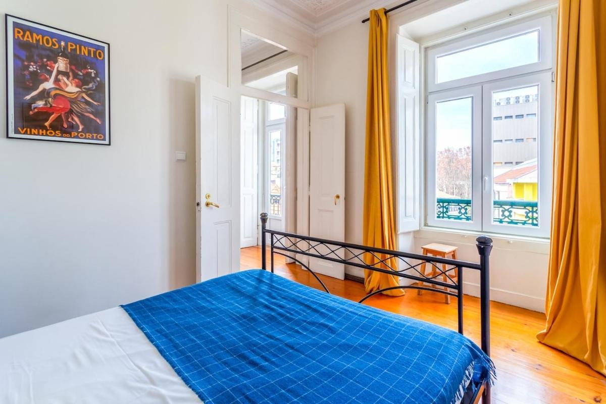 Apartment Bright 2 Bedroom 100m From Av. Liberdade Lisbon