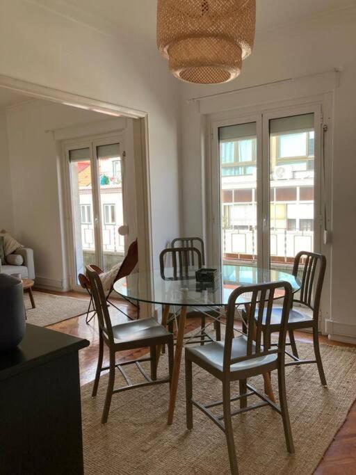 Apartamento Bem Localizado Para Familias & Amigos Appartement Lissabon