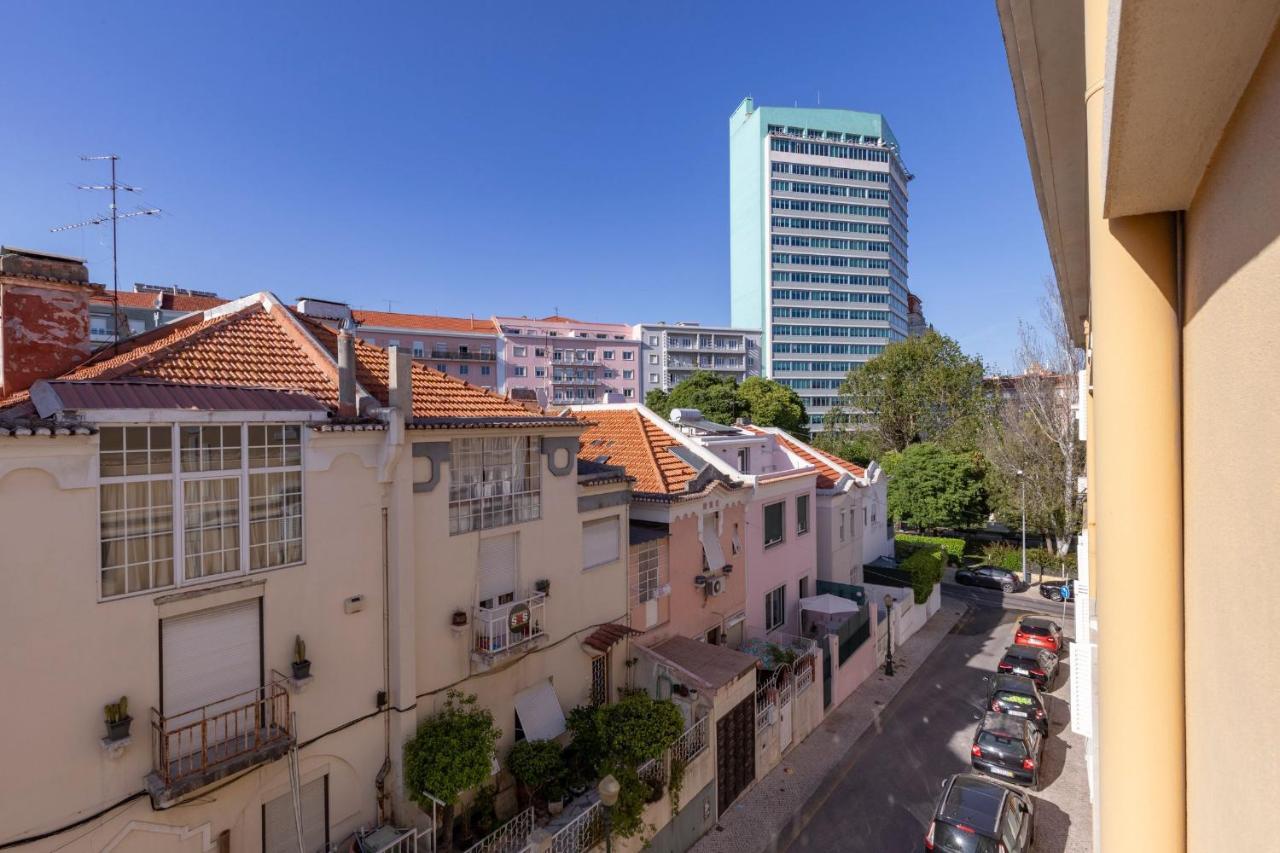 Appartement Amazing 4bdr Flat In Areeiro By Lovelystay Lissabon