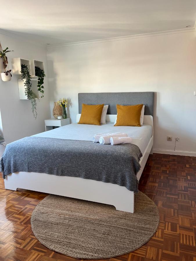 Quarto em Acomodações Particulares Privativo Com Varanda E Vista O Rio Lisboa