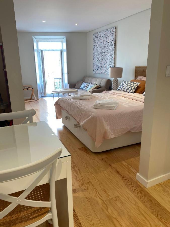 Discover Lisbons History - Stylish In Alfama Apartment *