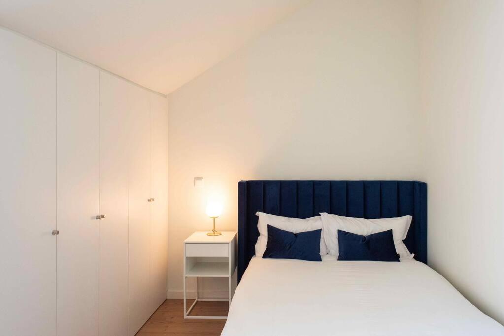Pardal 2b - Penthouse In Alcantara - Parking Nearby Appartement