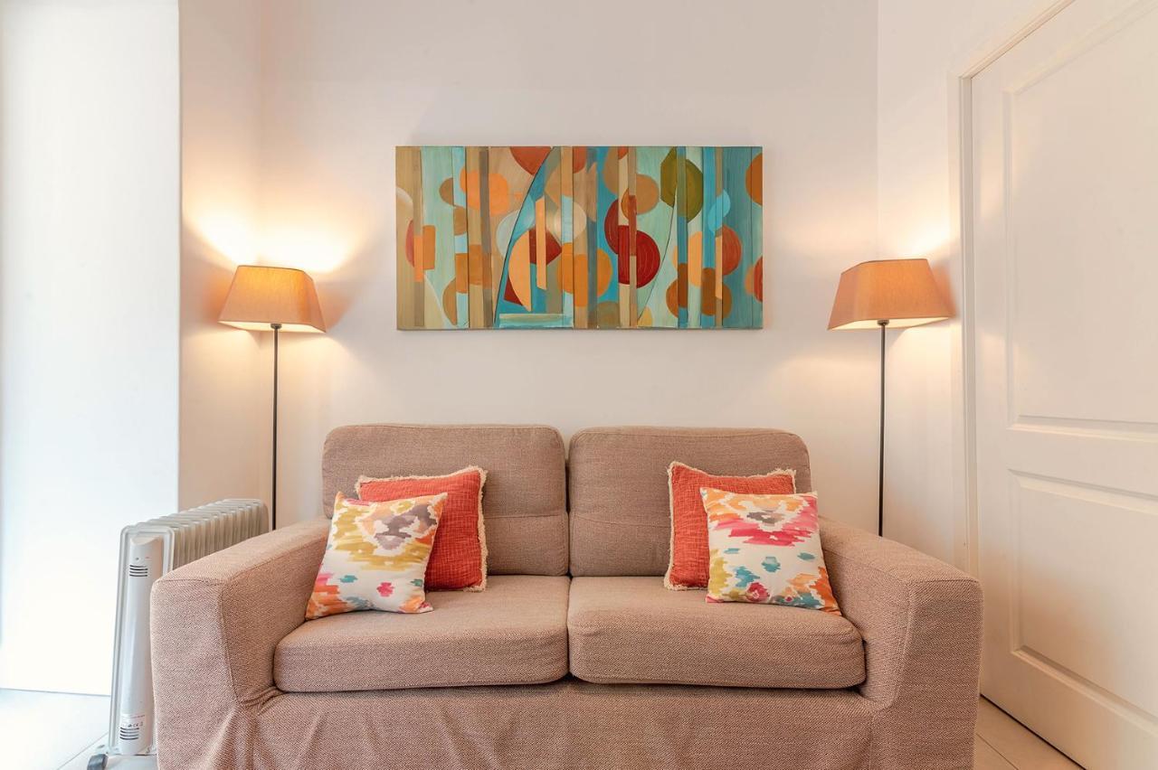 Alm- Spacious. Sunny. Patio. Quiet Area. Fast Wifi Appartement Lissabon