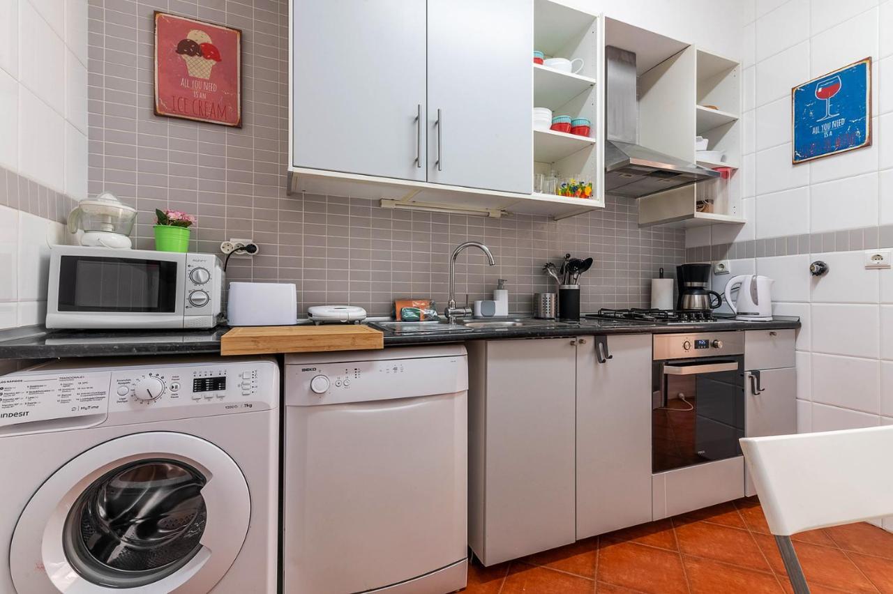 Appartement Alm- Spacious. Sunny. Patio. Quiet Area. Fast Wifi *