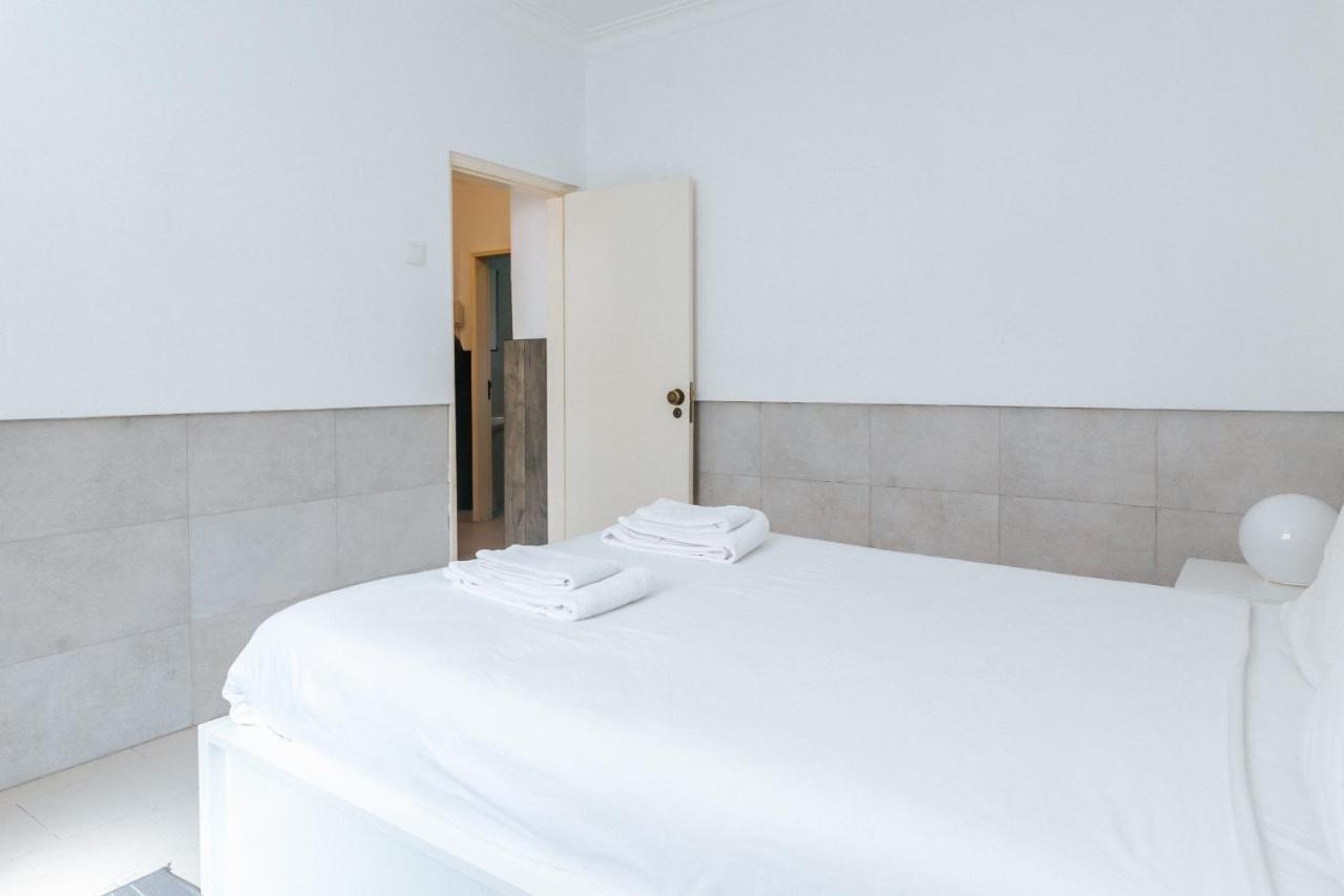 Terrace Flat Near River Apartment Lissabon