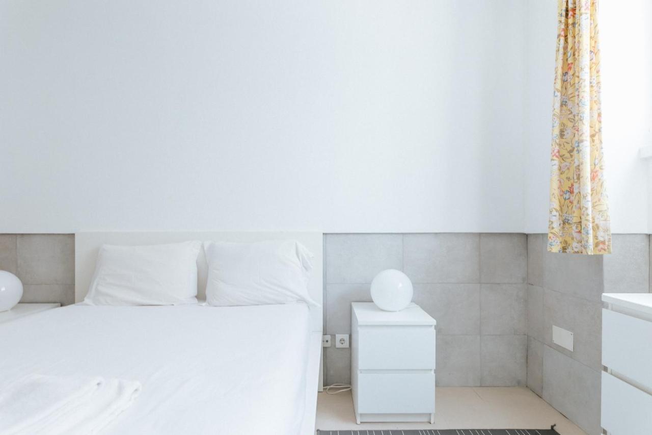 Terrace Flat Near River Lissabon