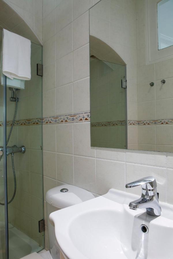 Alfama Graca District Typical & Bright , 3 Bedroom With Ac 1st Floor * Lisbon