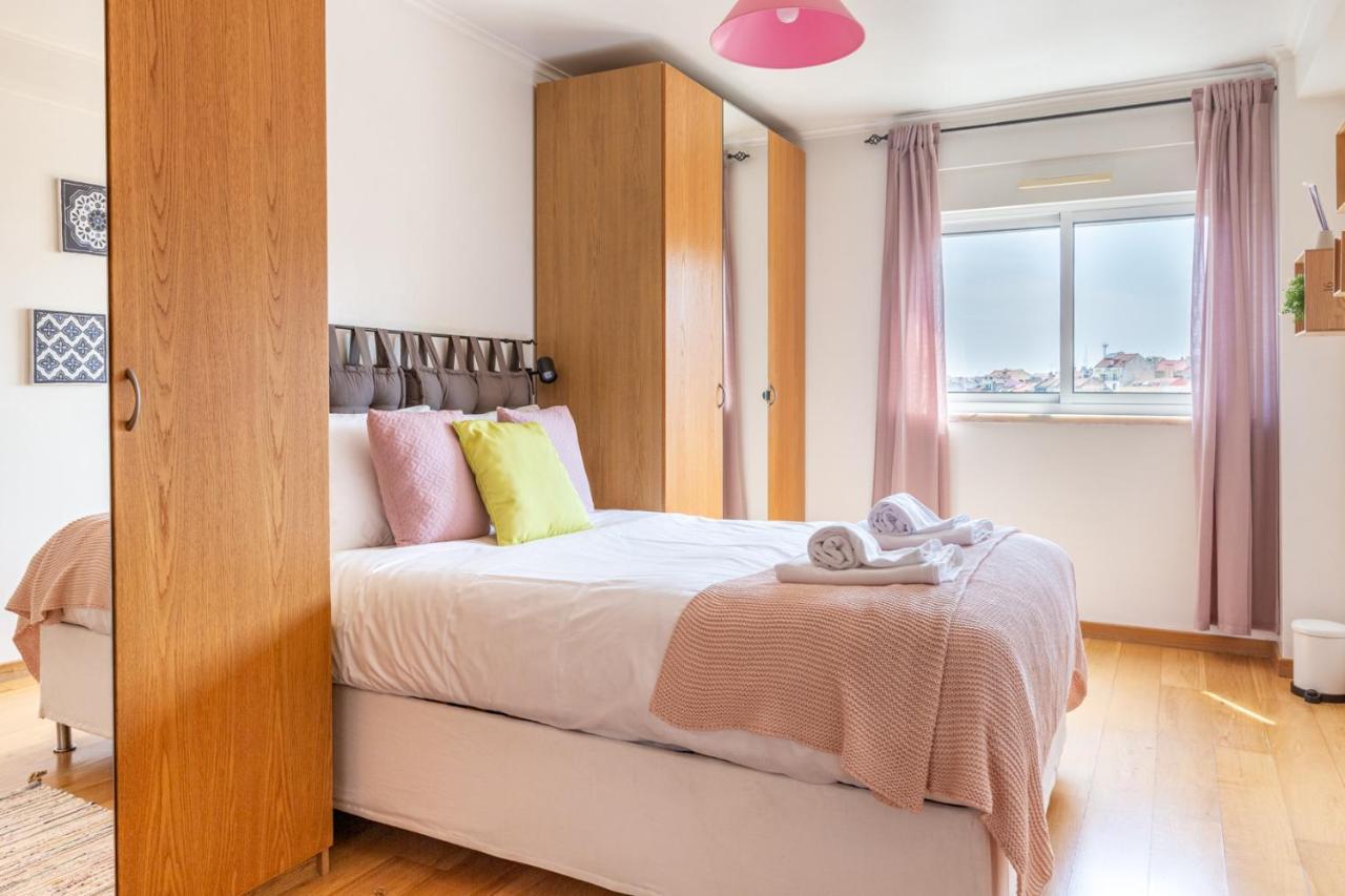 One Bedroom With Stunning River Views And Private Rooftop! *